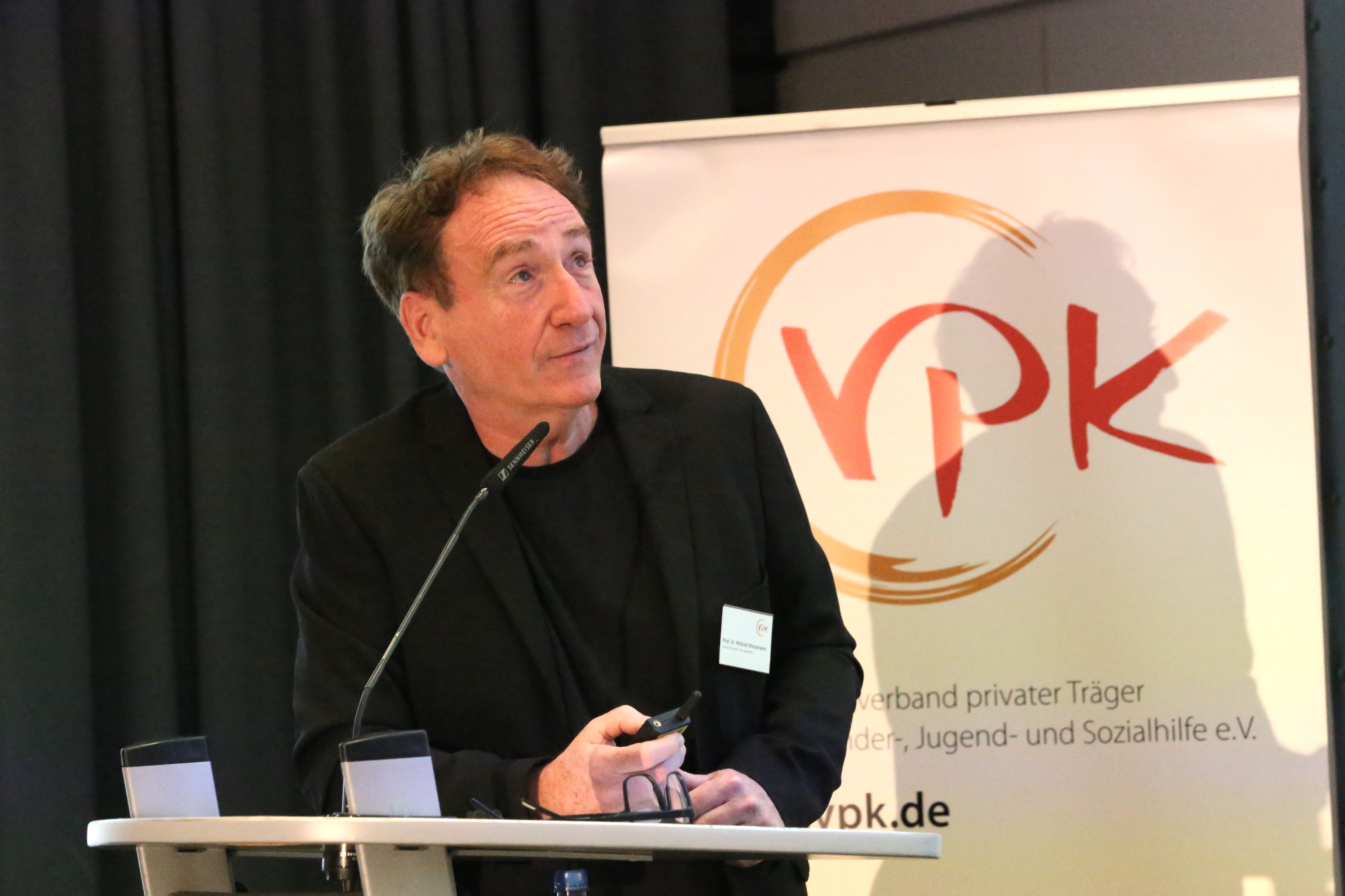 Prof. Dr. Michael Macsenaere beim Podium 2025, Foto von: Meike Discher