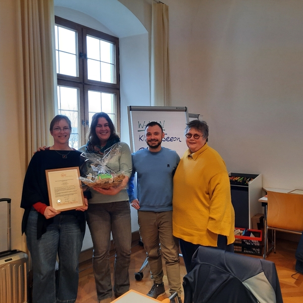 Ehrung Fr. Kochendörfer-Schneeweis